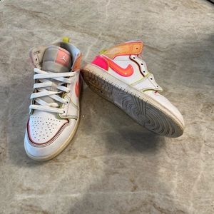 Air Jordan 1 mid edge glow